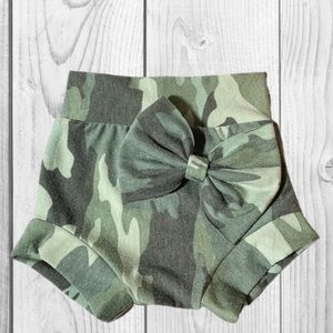 Bummies and big bow on a clip!